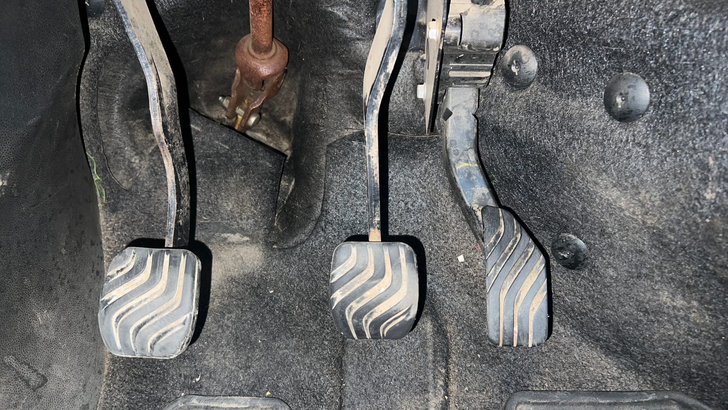 Used 2021 Renault Kiger RXT 1.0 Turbo MT Petrol Manual interior PEDALS VIEW