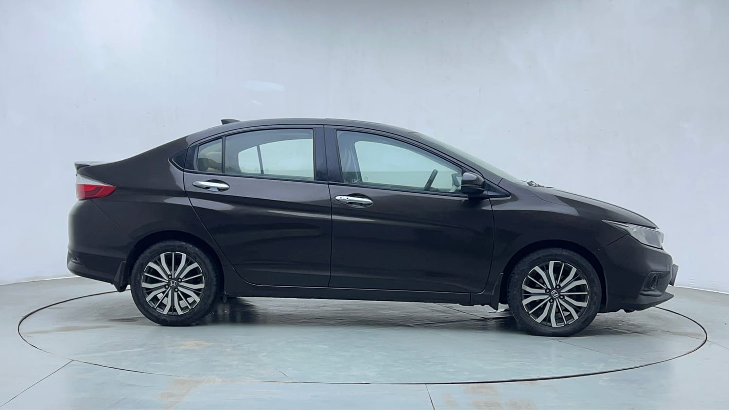 Used 2017 Honda City ZX CVT Petrol Petrol Automatic exterior RIGHT SIDE VIEW
