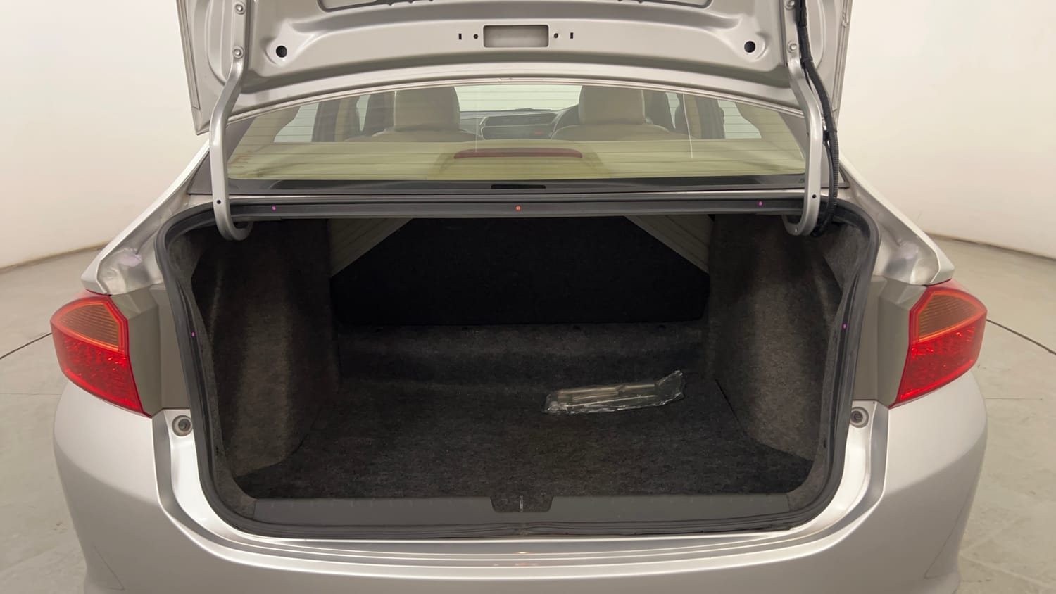 Used 2016 Honda City V Petrol Manual interior DICKY INSIDE VIEW