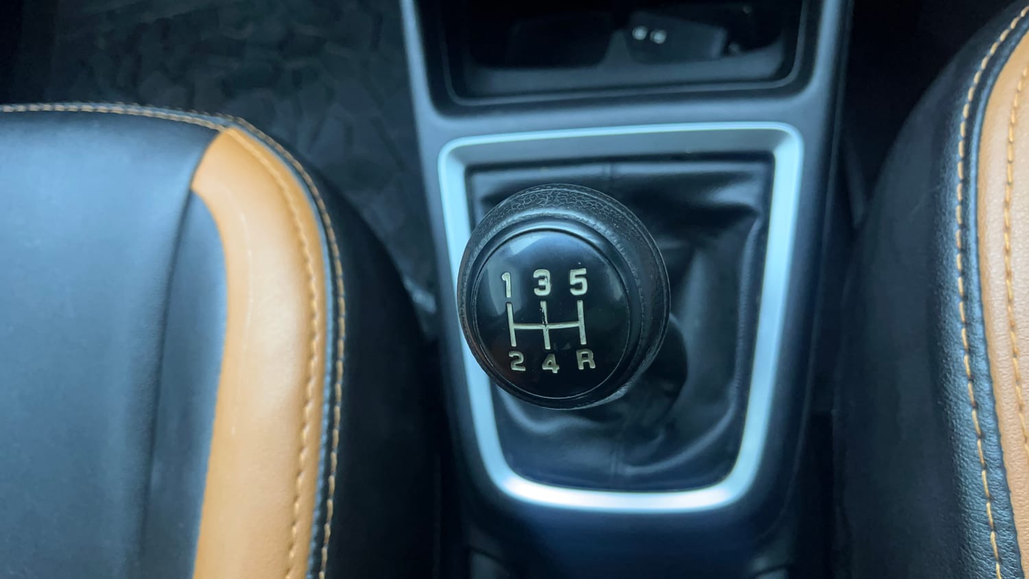 Used 2022 Maruti Suzuki Swift ZXi Petrol Manual interior GEAR  KNOB VIEW