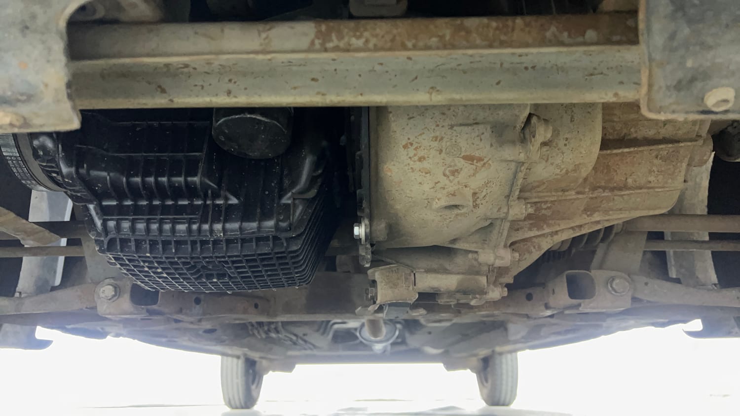 Used 2018 Renault Kwid CLIMBER 1.0 AMT Petrol Automatic extra FRONT LEFT UNDERBODY VIEW