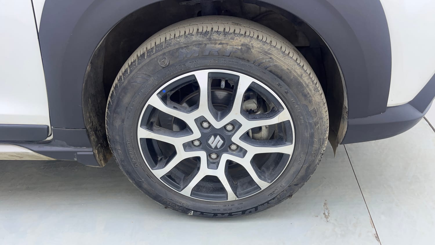 Used 2022 Maruti Suzuki XL6 Alpha MT Petrol Petrol Manual tyres RIGHT FRONT TYRE RIM VIEW