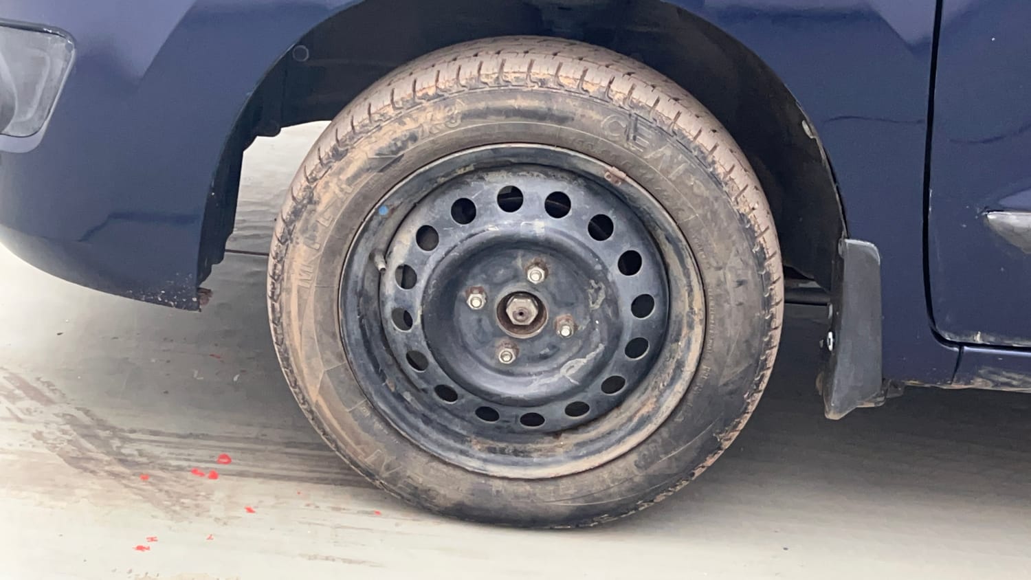 Used 2018 Maruti Suzuki Wagon R 1.0 VXI AMT Petrol Automatic tyres LEFT FRONT TYRE RIM VIEW