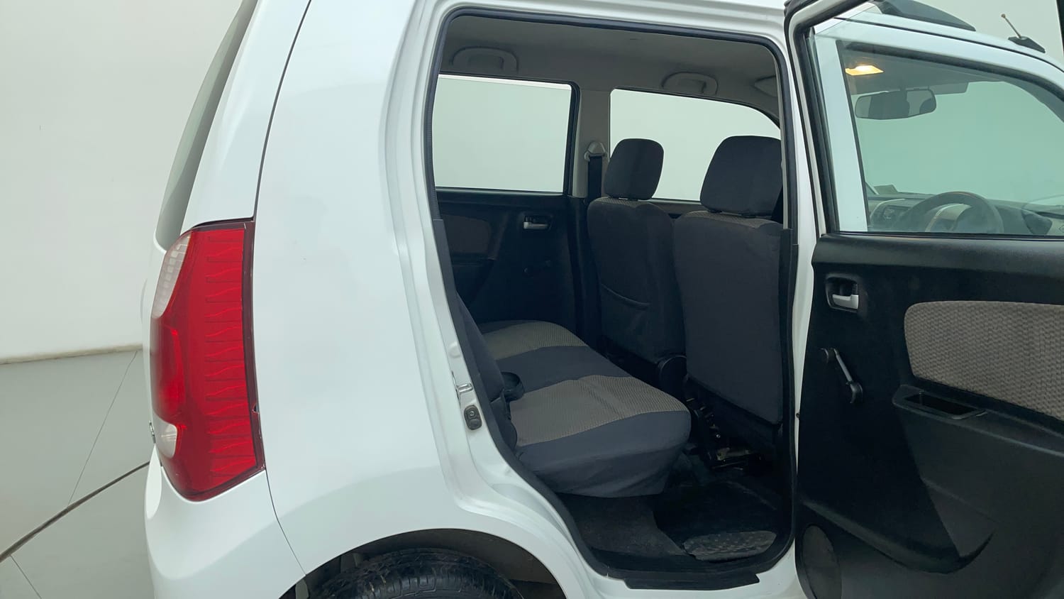 Used 2013 Maruti Suzuki Wagon R LXI Petrol Manual interior RIGHT SIDE REAR DOOR CABIN VIEW
