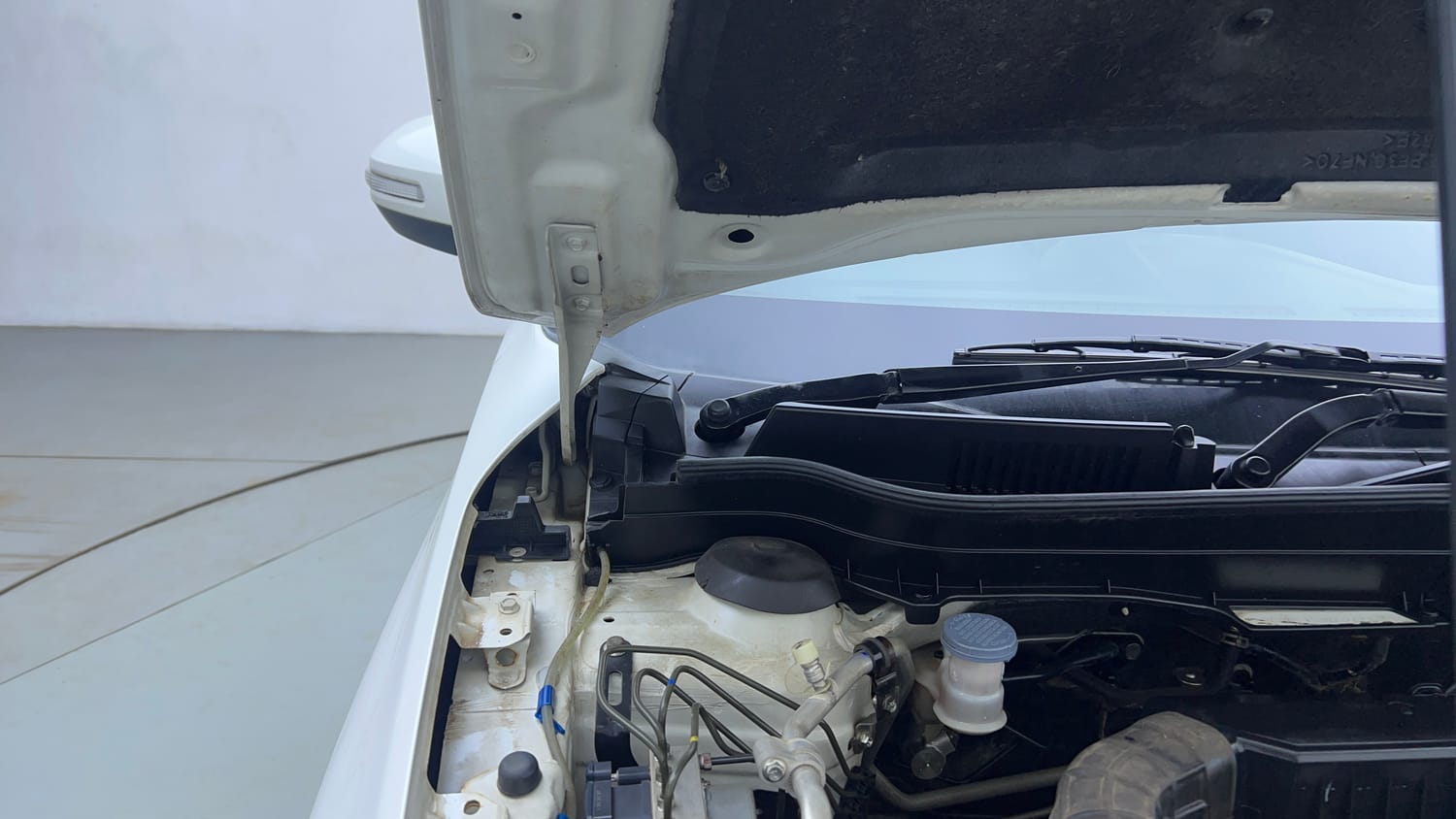Used 2021 maruti-suzuki Vitara Brezza LXi Petrol Manual engine ENGINE RIGHT SIDE HINGE & APRON VIEW
