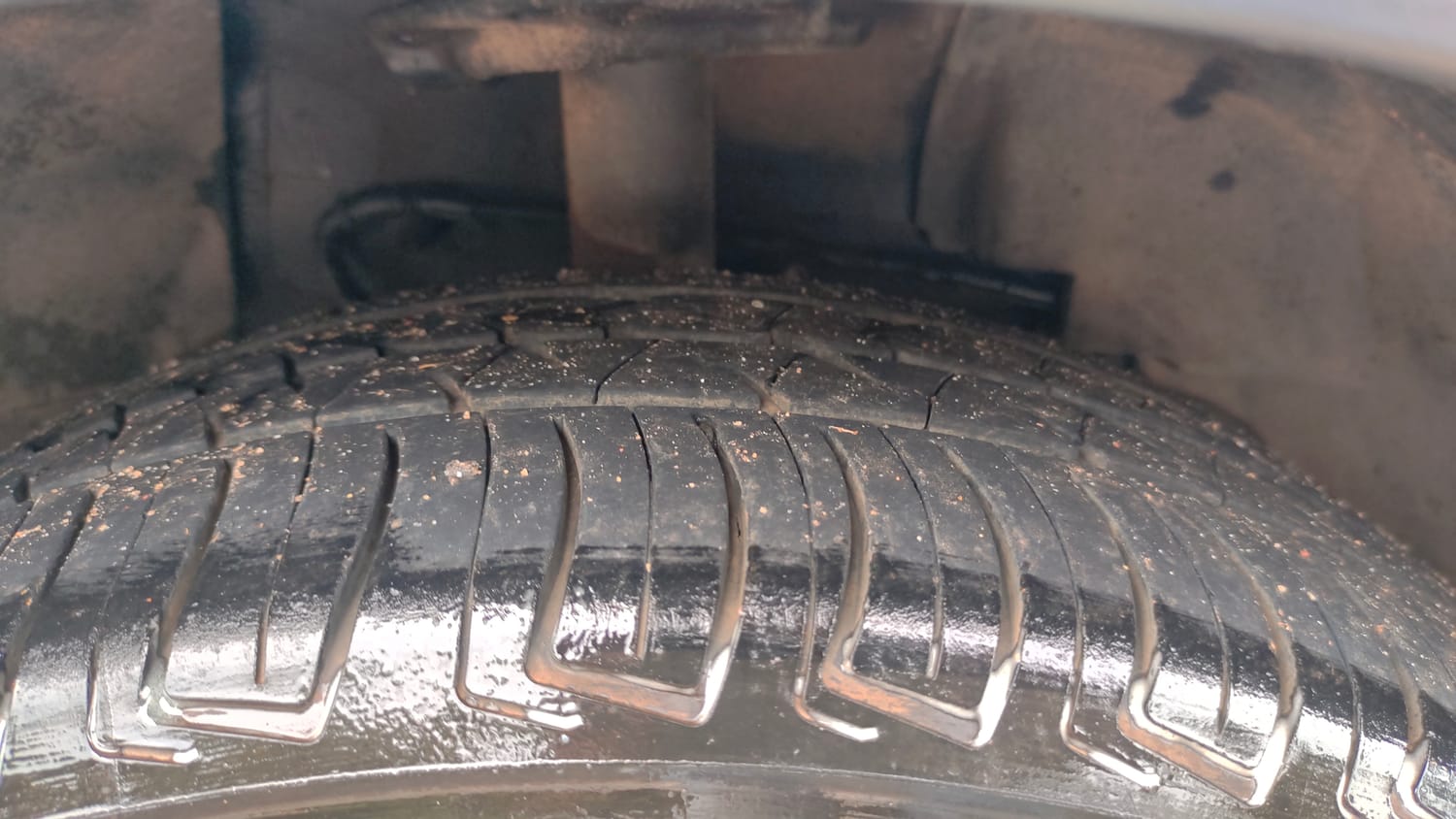 Used 2017 Tata Nexon XZ Plus Diesel Diesel Manual tyres RIGHT FRONT TYRE TREAD VIEW