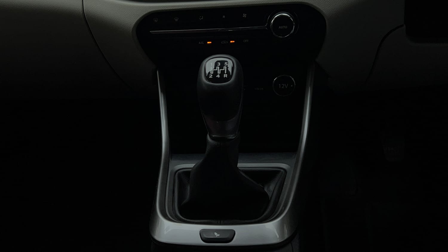 Used 2024 Tata Altroz XZ Petrol Petrol Manual interior GEAR  KNOB VIEW