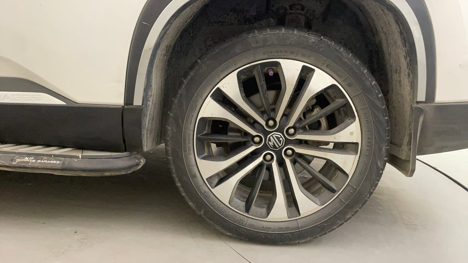 Used 2023 MG Motors Hector Plus Sharp 1.5 Petrol Turbo CVT 6-STR Petrol Automatic tyres LEFT REAR TYRE RIM VIEW