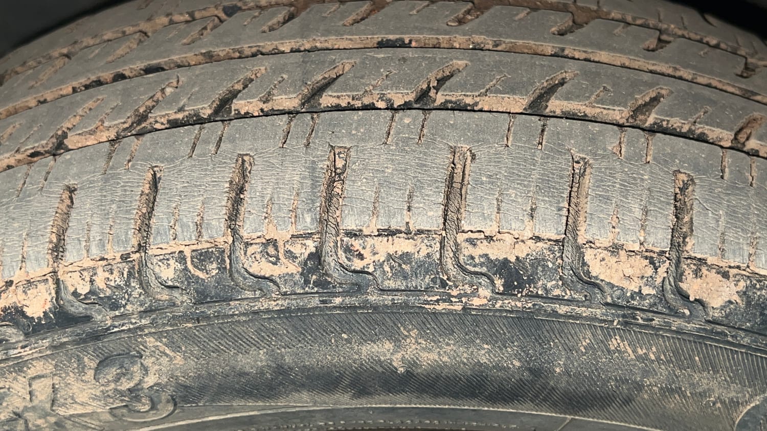 Used 2018 Maruti Suzuki Wagon R 1.0 VXI AMT Petrol Automatic tyres LEFT FRONT TYRE TREAD VIEW