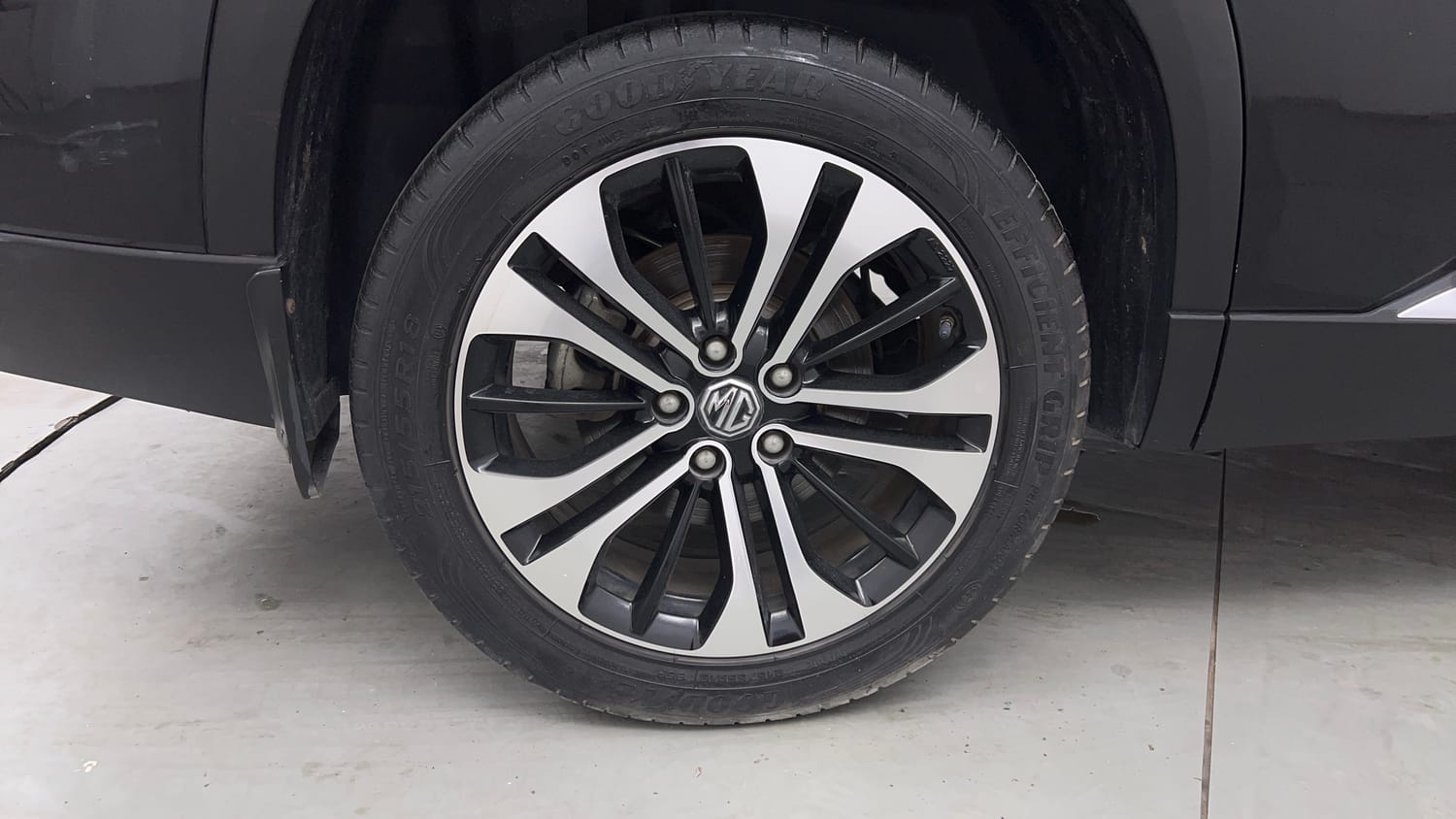 Used 2022 MG Motors Hector Plus Sharp 1.5 Petrol Turbo CVT 6-STR Petrol Automatic tyres RIGHT REAR TYRE RIM VIEW