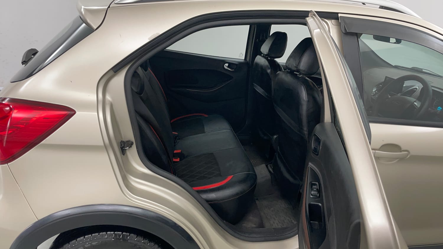 Used 2018 Ford Freestyle Titanium 1.2 Ti-VCT Petrol Manual interior RIGHT SIDE REAR DOOR CABIN VIEW