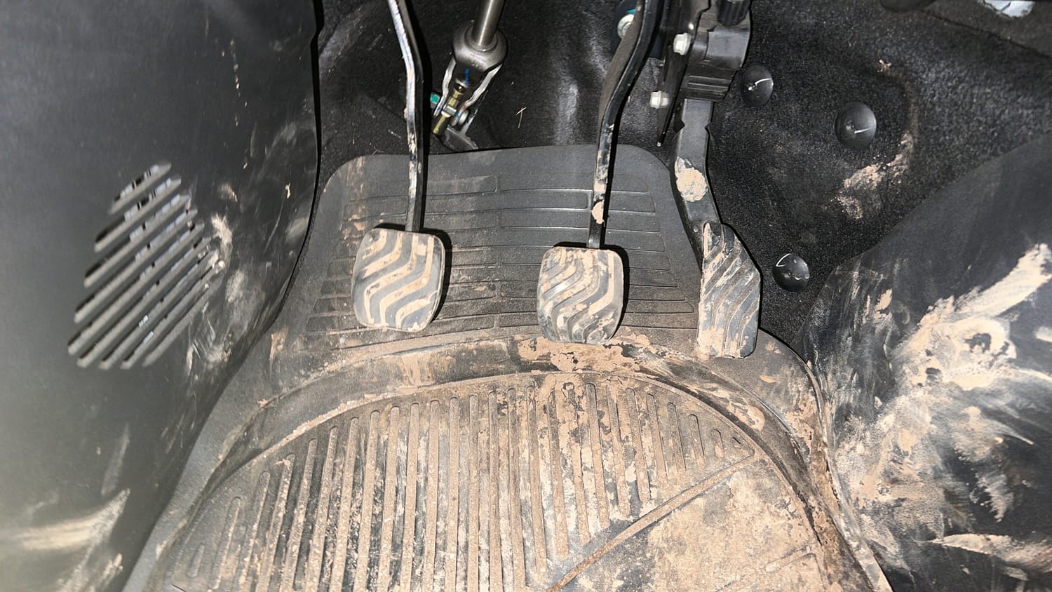 Used 2021 Nissan Magnite XV Petrol Manual interior PEDALS VIEW