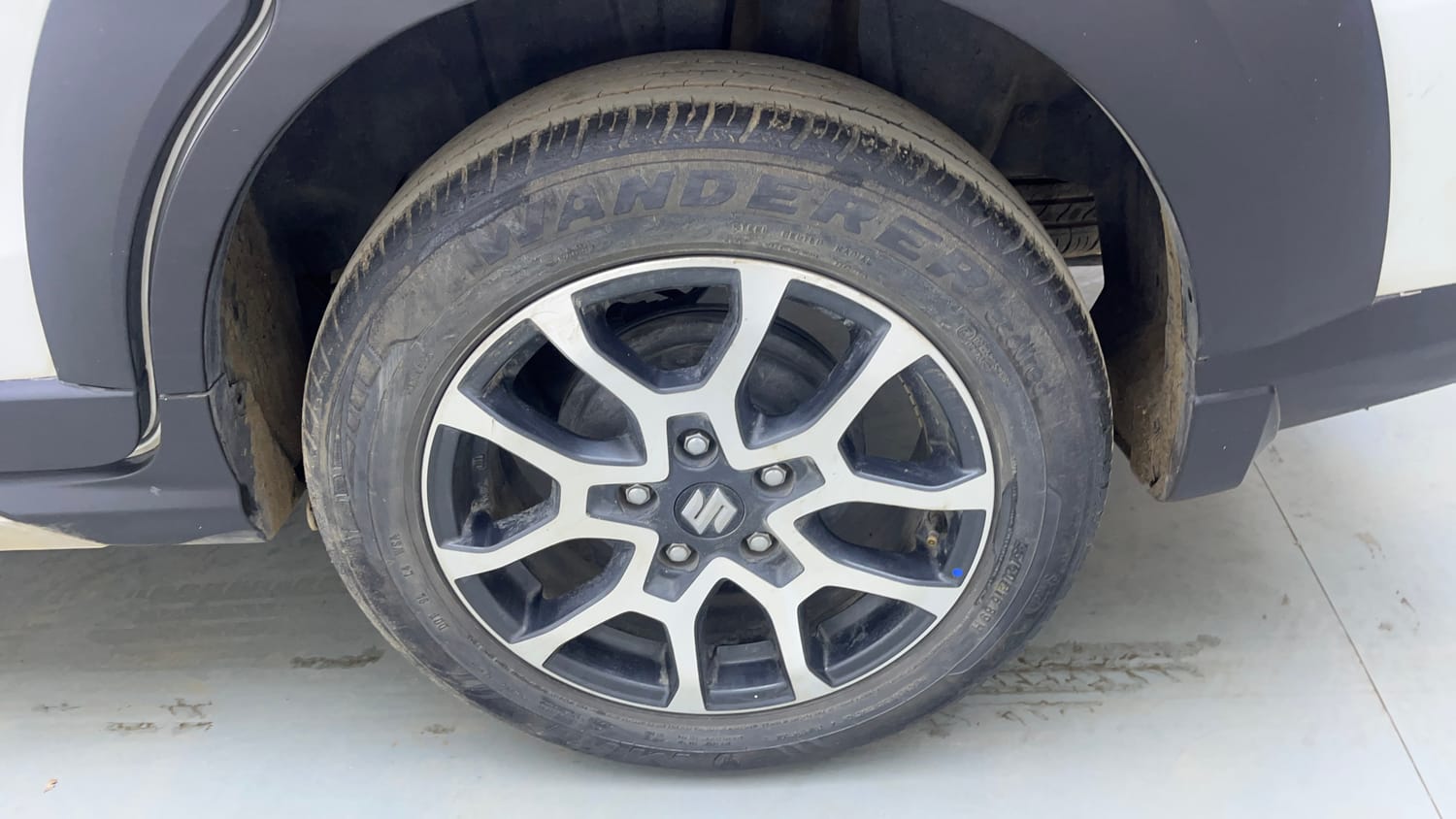 Used 2022 Maruti Suzuki XL6 Alpha MT Petrol Petrol Manual tyres LEFT REAR TYRE RIM VIEW