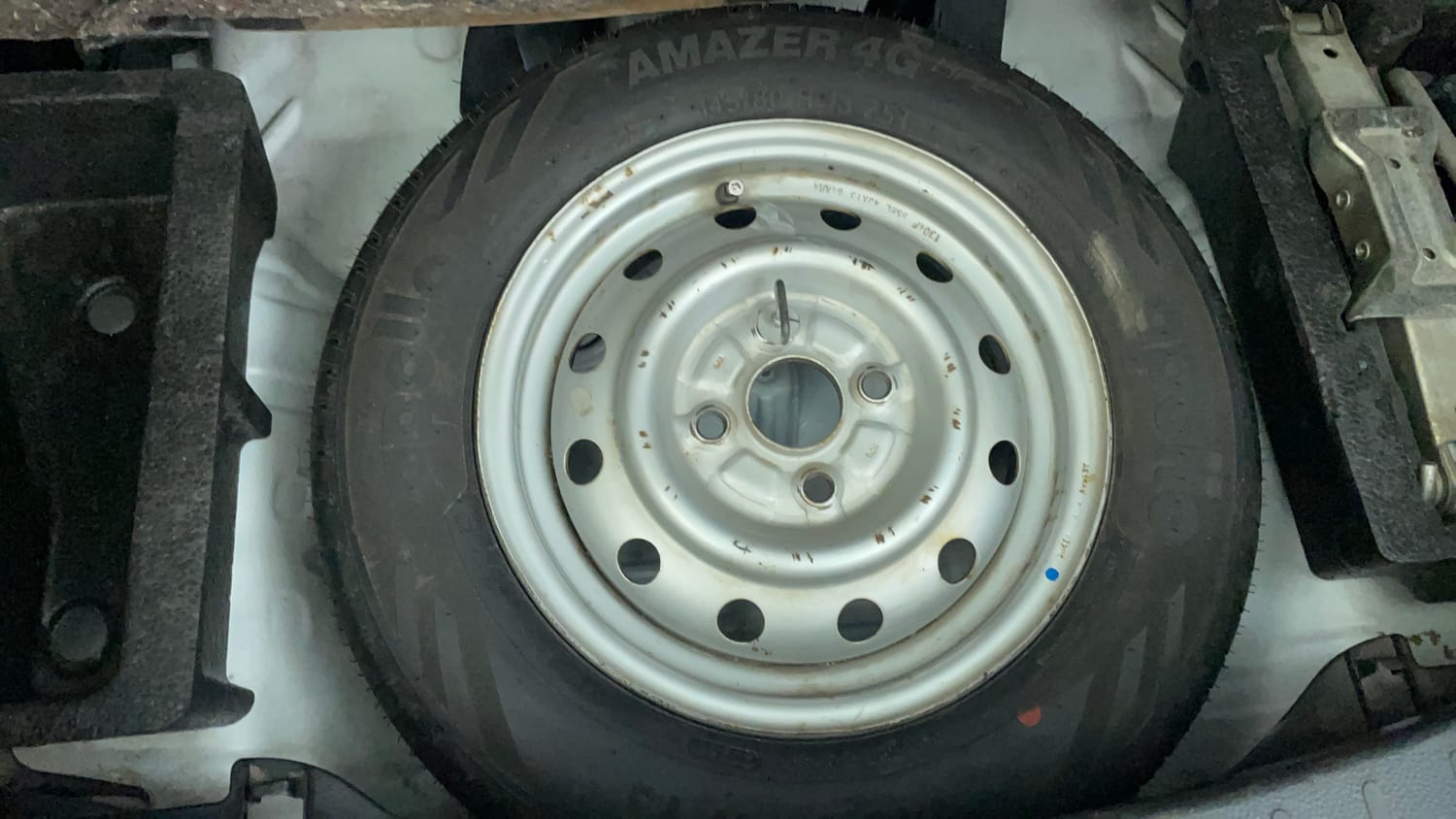 Used 2013 Maruti Suzuki Wagon R LXI Petrol Manual tyres SPARE TYRE VIEW