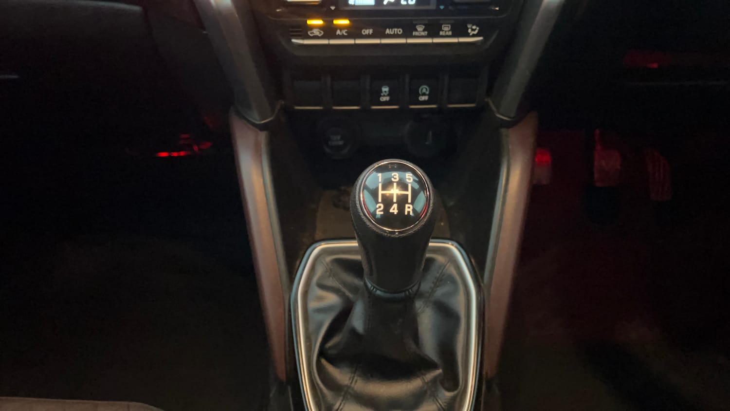 Used 2023 Maruti Suzuki Grand Vitara Zeta Smart Hybrid Petrol Manual interior GEAR  KNOB VIEW