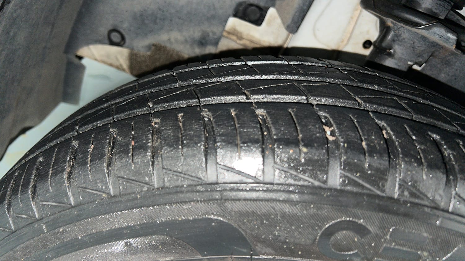 Used 2021 Renault Kwid RXT 1.0 Opt Petrol Manual tyres LEFT FRONT TYRE TREAD VIEW