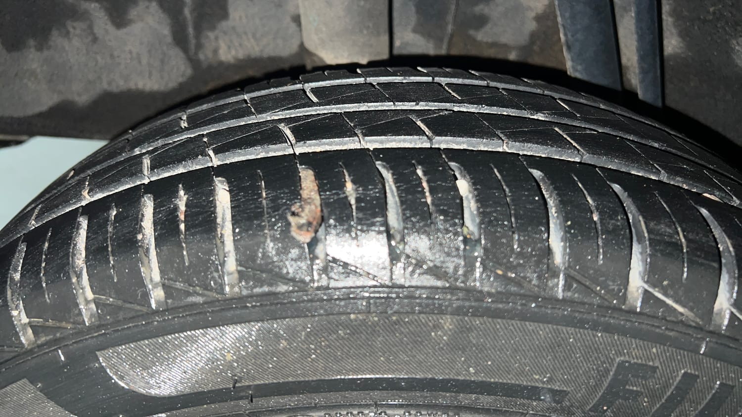 Used 2021 Renault Kwid RXT 1.0 Opt Petrol Manual tyres RIGHT REAR TYRE TREAD VIEW