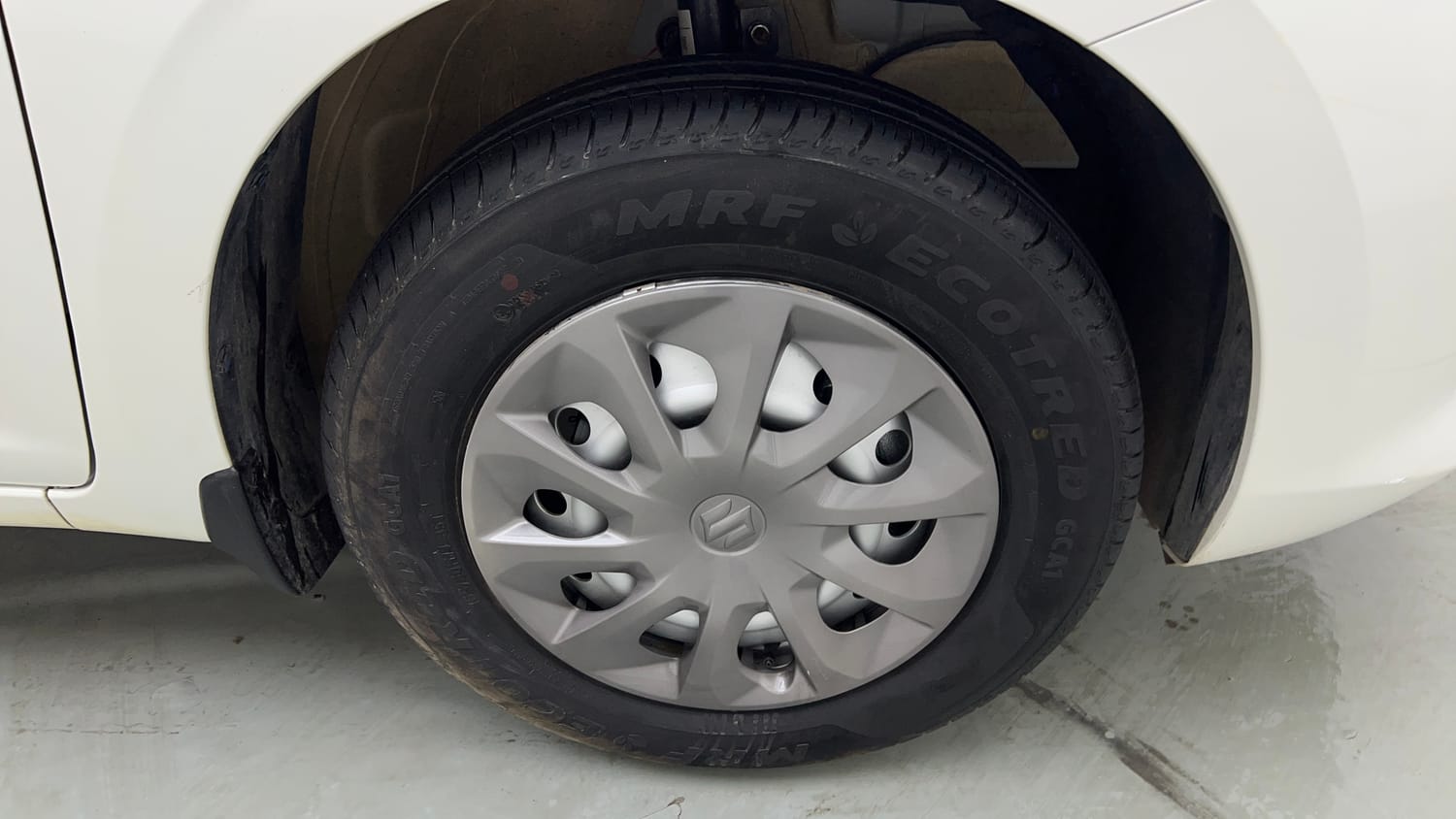 Used 2025 Maruti Suzuki Swift LXi Petrol Manual tyres RIGHT FRONT TYRE RIM VIEW