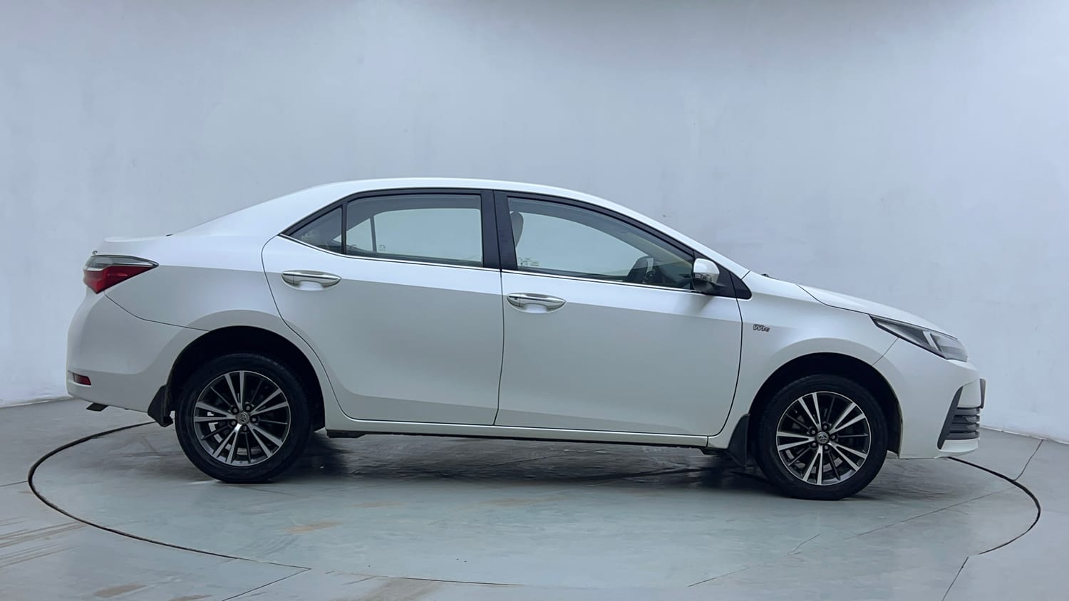 Used 2019 Toyota Corolla Altis GL Petrol Petrol Manual exterior RIGHT SIDE VIEW