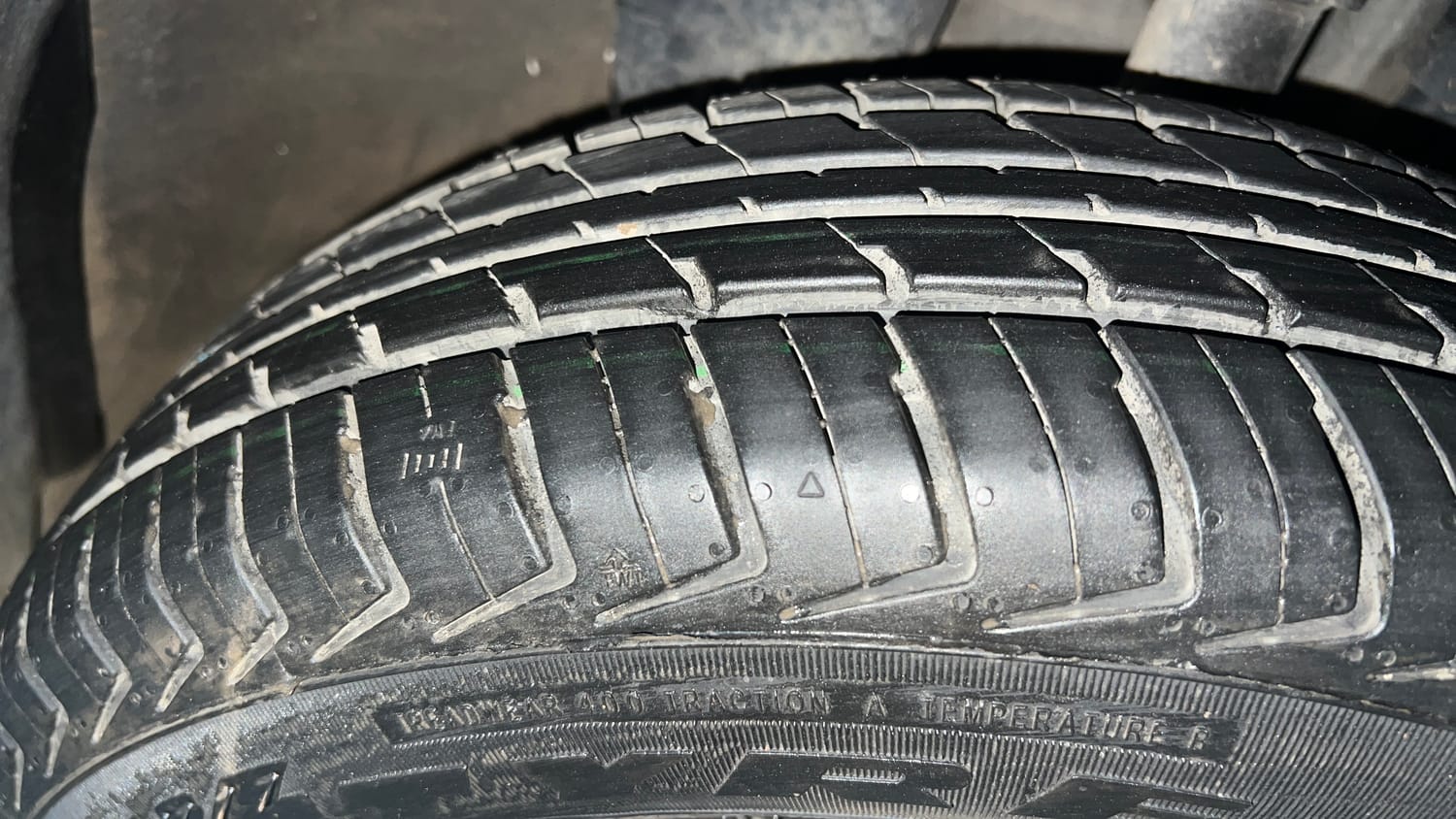 Used 2017 Renault Kwid 1.0 RXL AMT Petrol Automatic tyres RIGHT FRONT TYRE TREAD VIEW