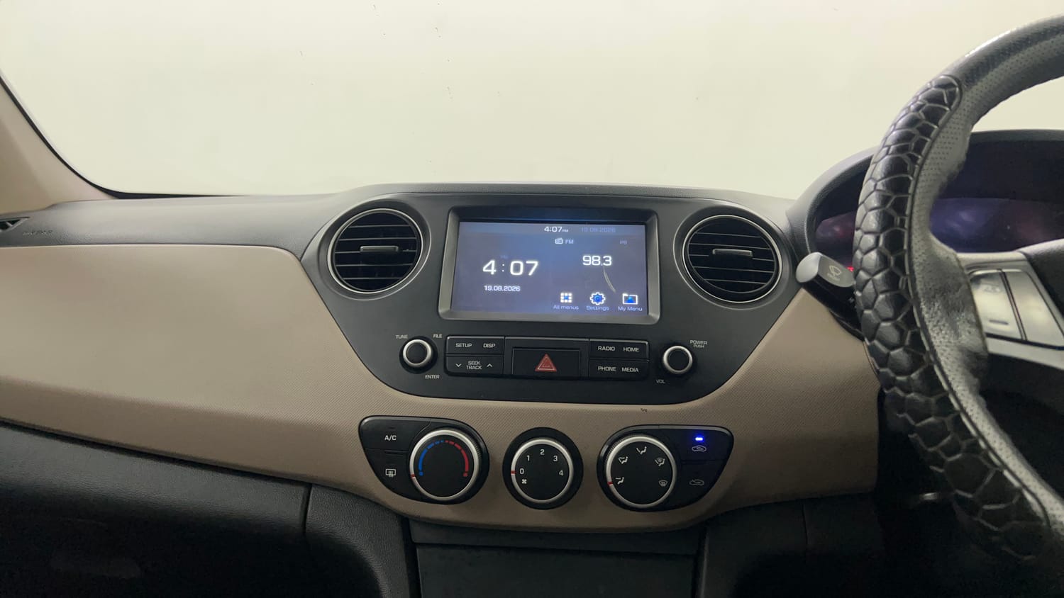 Used 2018 Hyundai Xcent SX 1.1 CRDi Diesel Manual interior MUSIC SYSTEM & AC CONTROL VIEW