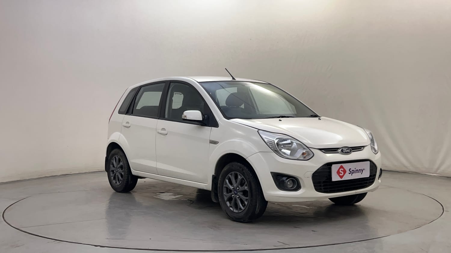 Used 2015 Ford Figo Duratec Petrol Titanium 1.2 Petrol Manual exterior RIGHT FRONT CORNER VIEW