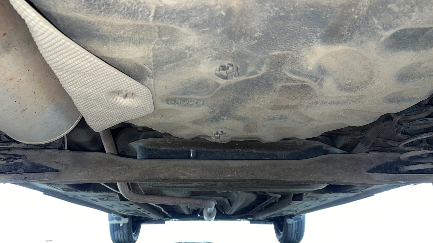 Used 2023 Nissan Magnite XL Petrol+Cng (Outside fitted) Cng Manual extra REAR UNDERBODY VIEW (TAKEN FROM REAR)