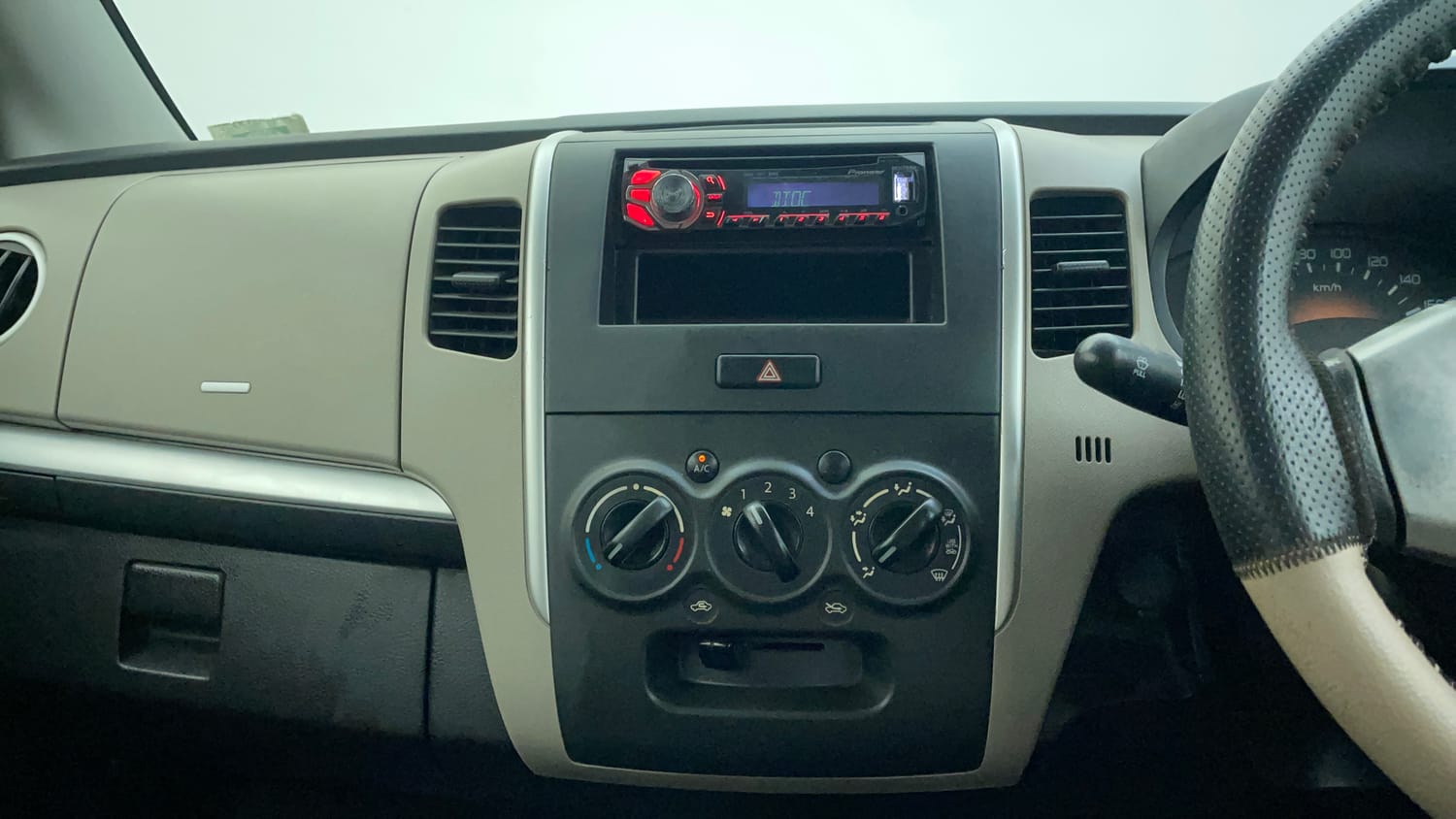 Used 2013 Maruti Suzuki Wagon R LXI Petrol Manual interior MUSIC SYSTEM & AC CONTROL VIEW