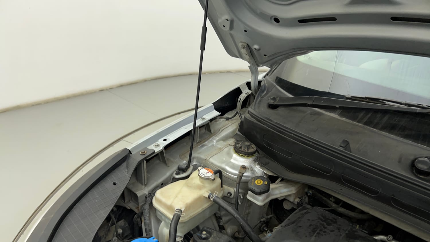 Used 2019 hyundai Venue SX 1.0 Turbo Petrol Petrol Manual engine ENGINE RIGHT SIDE HINGE & APRON VIEW
