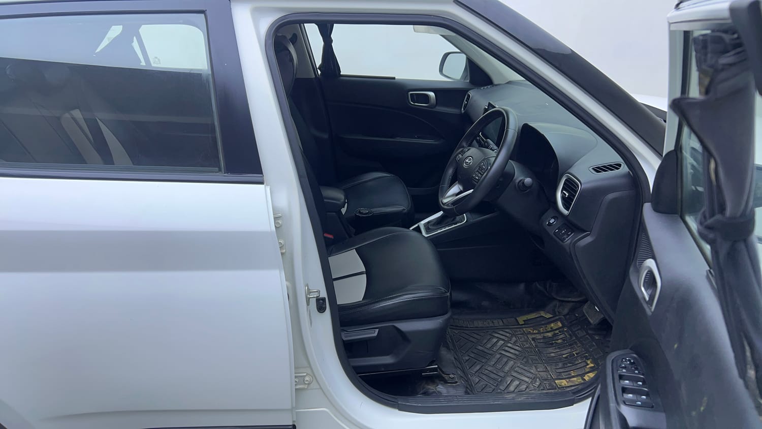 Used 2019 Hyundai Venue SX Plus 1.0 Turbo DCT Petrol Automatic interior RIGHT SIDE FRONT DOOR CABIN VIEW