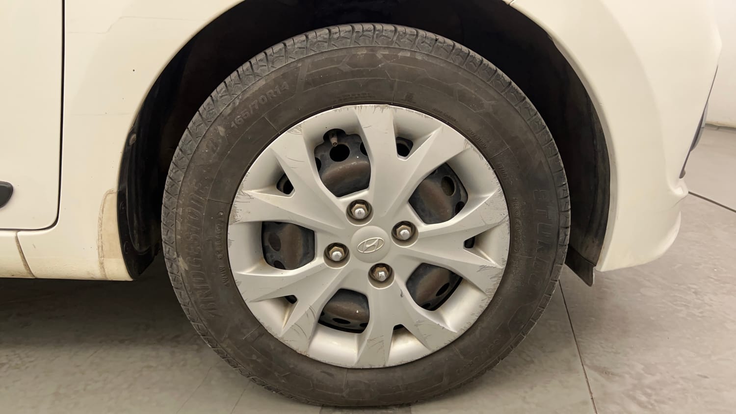 Used 2016 Hyundai Grand i10 Sportz 1.2 Kappa VTVT Petrol Manual tyres RIGHT FRONT TYRE RIM VIEW