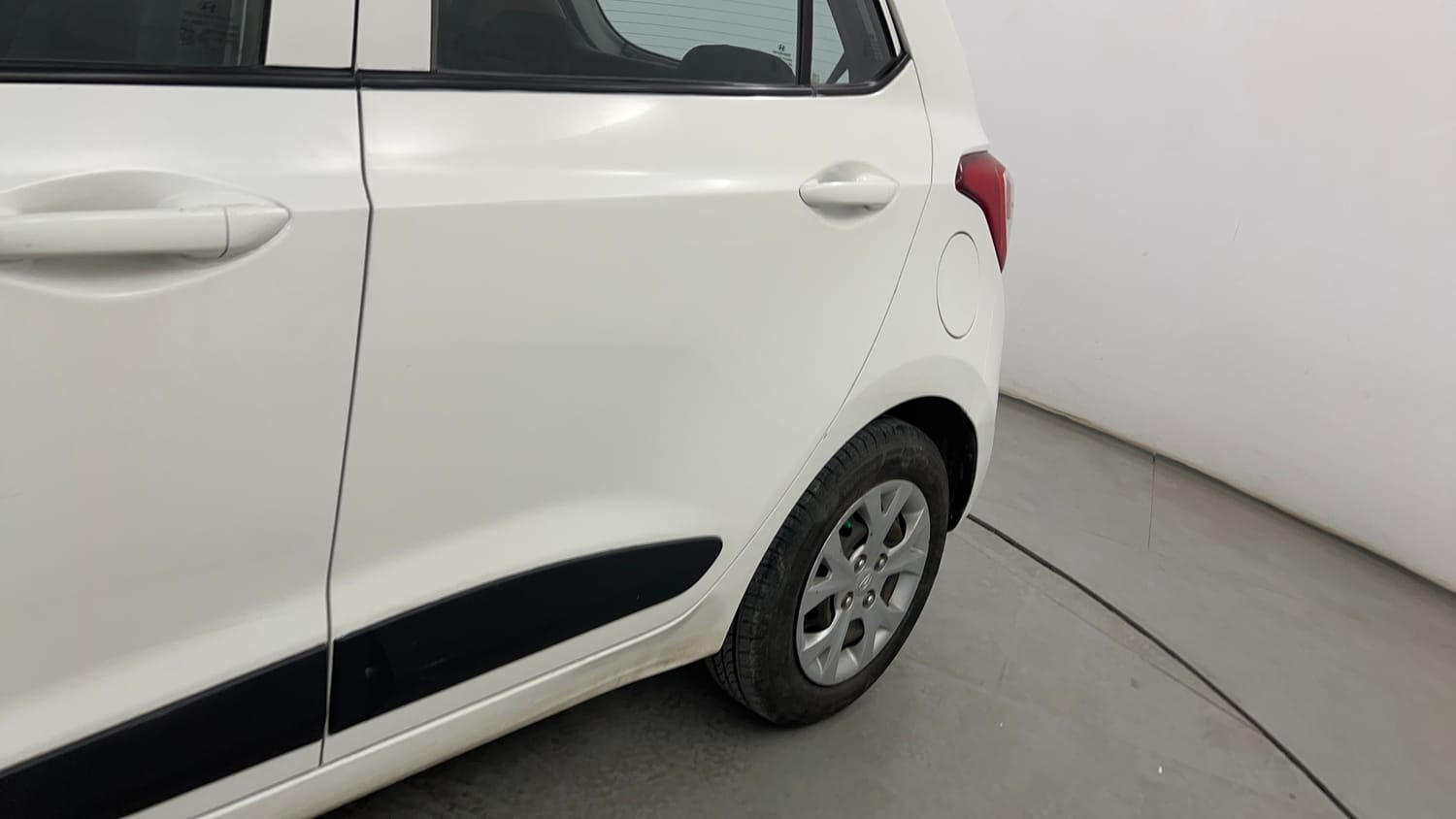 Used 2016 Hyundai Grand i10 Sportz 1.2 Kappa VTVT Petrol Manual dents MINOR SCRATCH