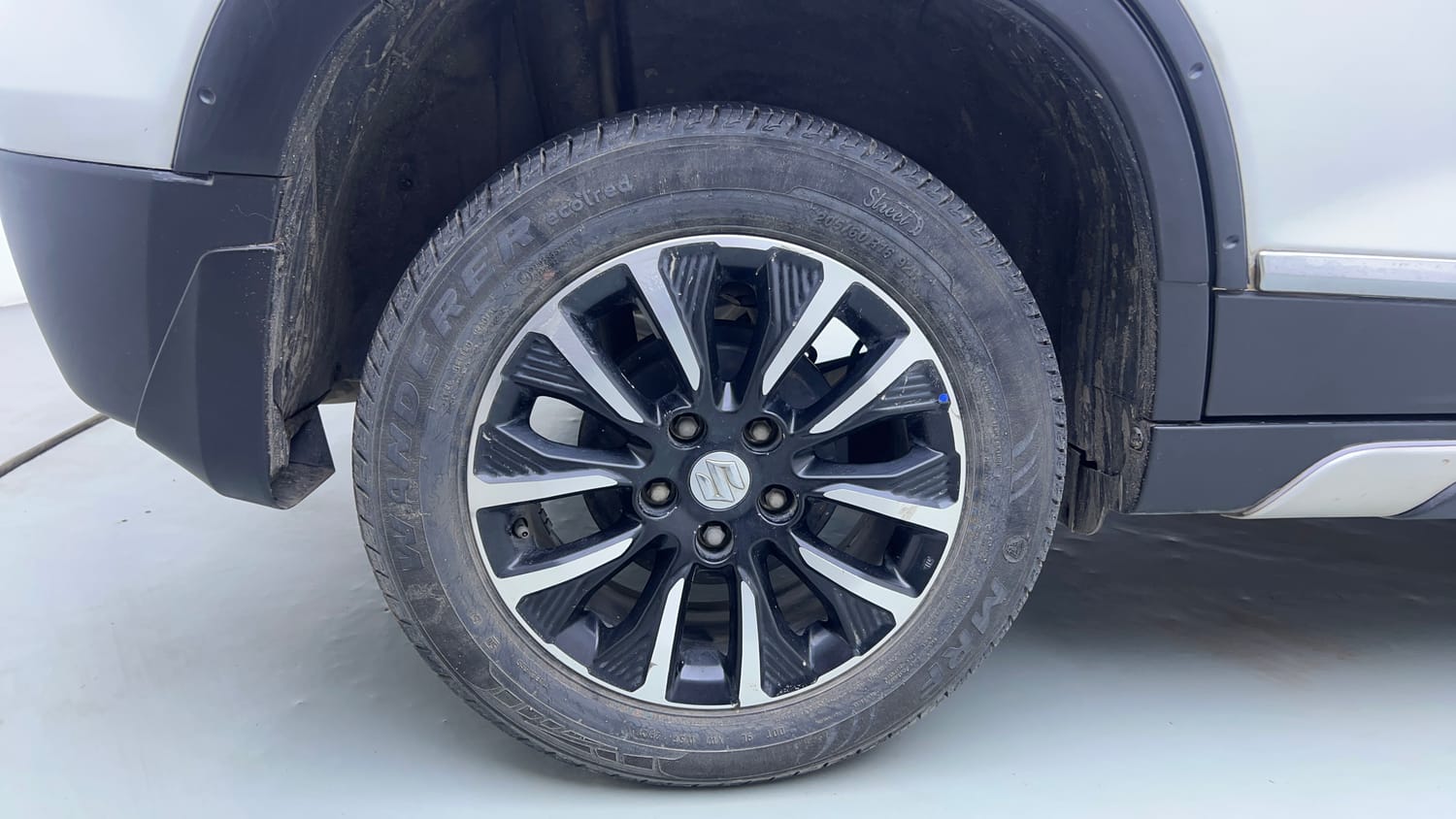 Used 2021 maruti-suzuki Vitara Brezza LXi Petrol Manual tyres RIGHT REAR TYRE RIM VIEW