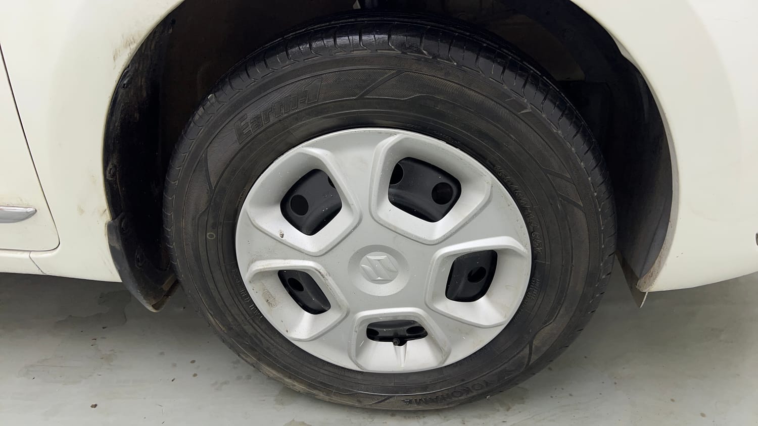 Used 2017 Maruti Suzuki Dzire VXi Petrol Manual tyres RIGHT FRONT TYRE RIM VIEW