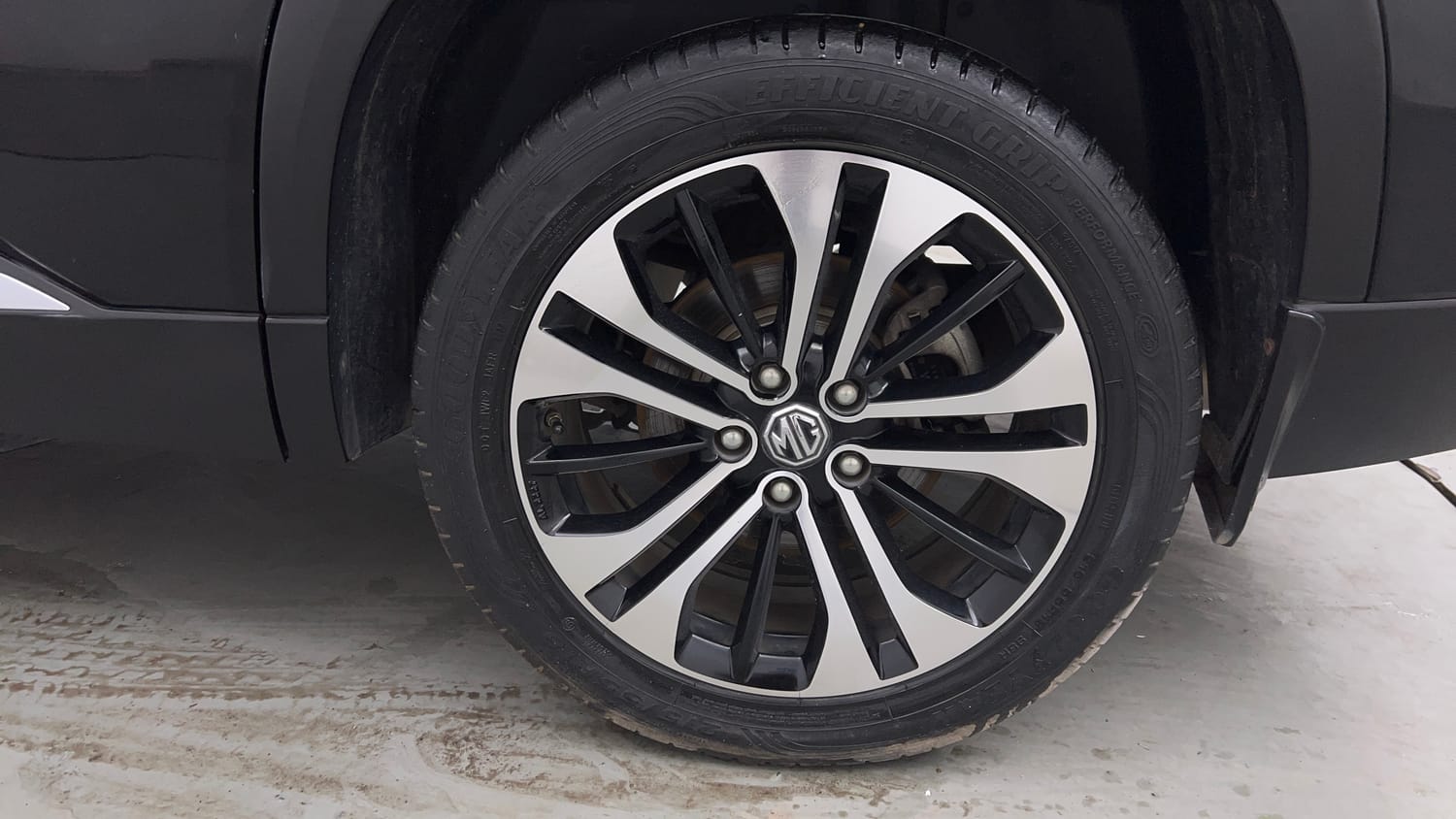 Used 2022 MG Motors Hector Plus Sharp 1.5 Petrol Turbo CVT 6-STR Petrol Automatic tyres LEFT REAR TYRE RIM VIEW
