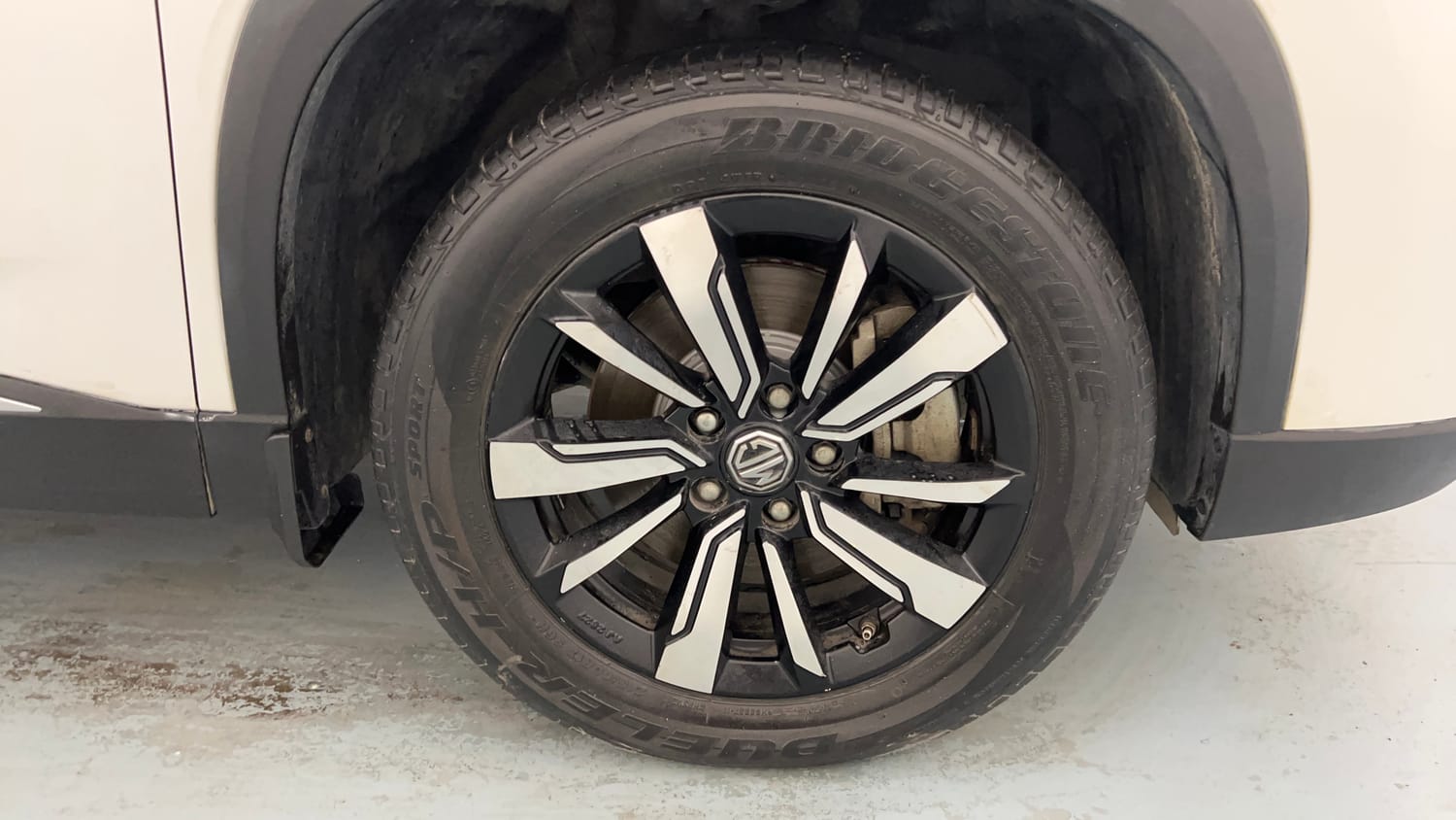 Used 2020 MG Motors Hector Plus Sharp 1.5 DCT Petrol Petrol Automatic tyres RIGHT FRONT TYRE RIM VIEW