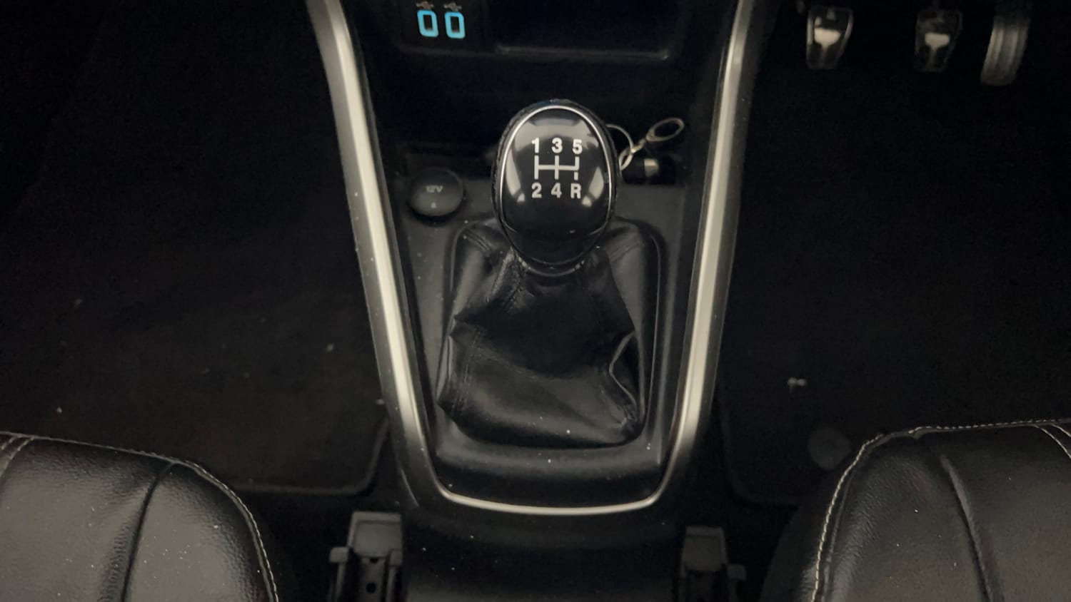 Used 2017 Ford EcoSport Titanium 1.5L Ti-VCT Petrol Manual interior GEAR  KNOB VIEW