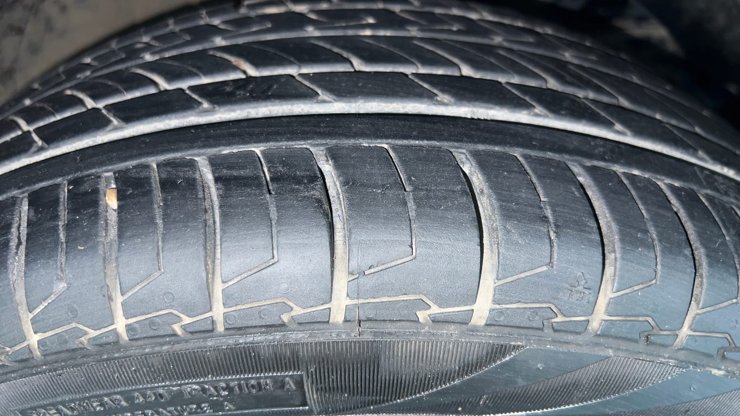 Used 2019 Maruti Suzuki Baleno Zeta Petrol Manual tyres RIGHT FRONT TYRE TREAD VIEW