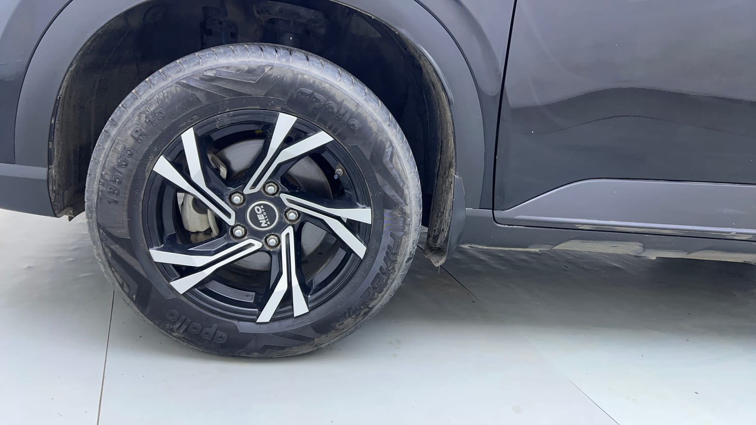Used 2025 Hyundai Venue S Plus 1.2 Petrol MT Petrol Manual tyres LEFT FRONT TYRE RIM VIEW