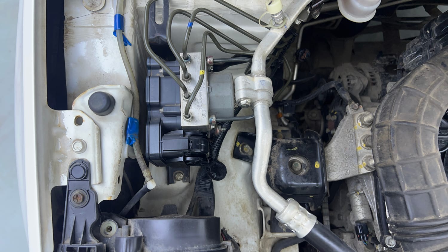 Used 2021 maruti-suzuki Vitara Brezza LXi Petrol Manual engine ENGINE RIGHT SIDE VIEW