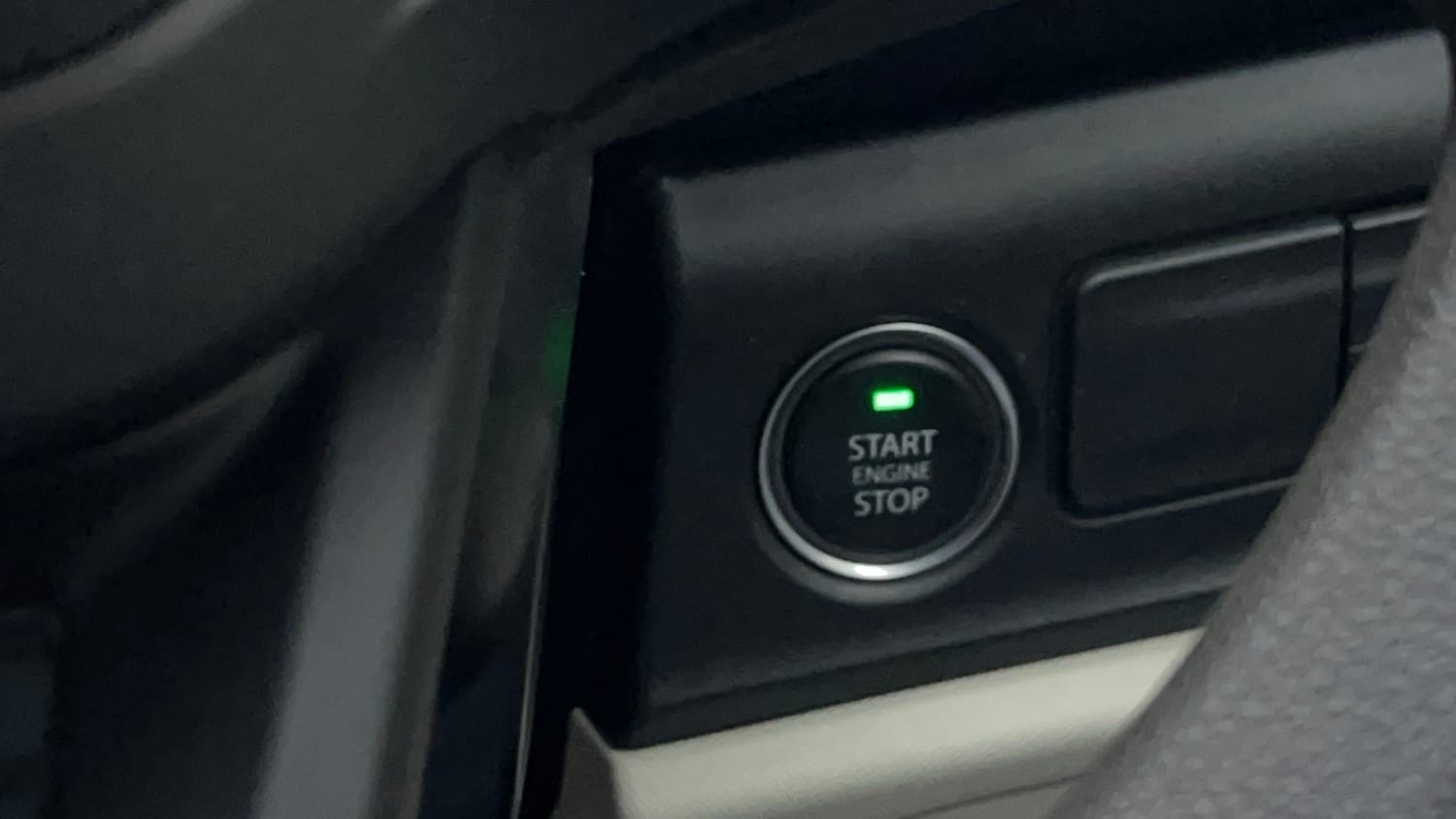 Used 2024 Tata Altroz XZ Petrol Petrol Manual top_features Keyless start