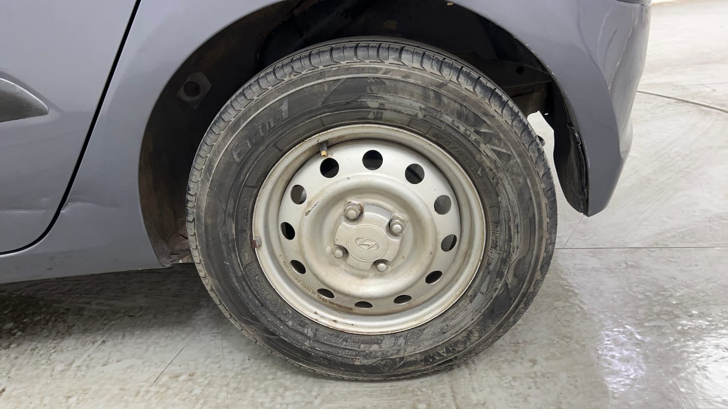Used 2013 Hyundai i10 Magna 1.1 iRDE2 Petrol Manual tyres LEFT REAR TYRE RIM VIEW