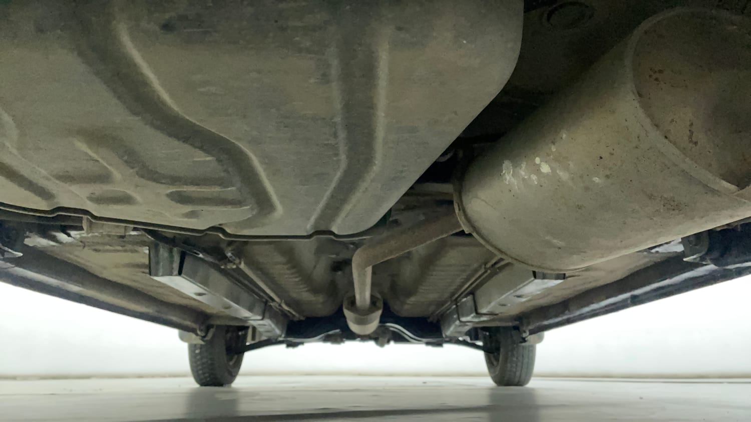 Used 2013 Maruti Suzuki Wagon R LXI Petrol Manual extra REAR UNDERBODY VIEW (TAKEN FROM REAR)