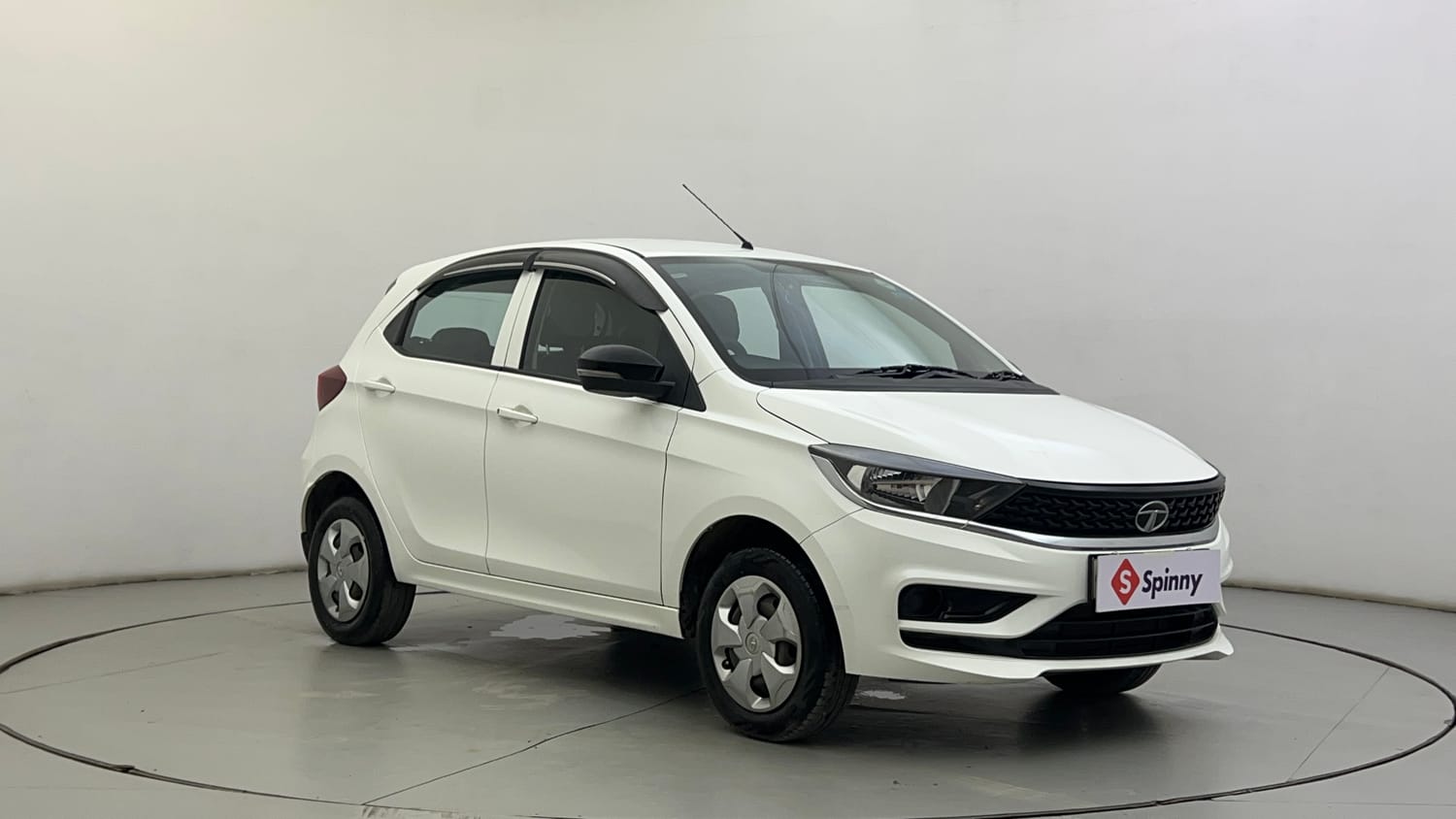 Used 2022 Tata Tiago XT CNG Cng Manual exterior RIGHT FRONT CORNER VIEW