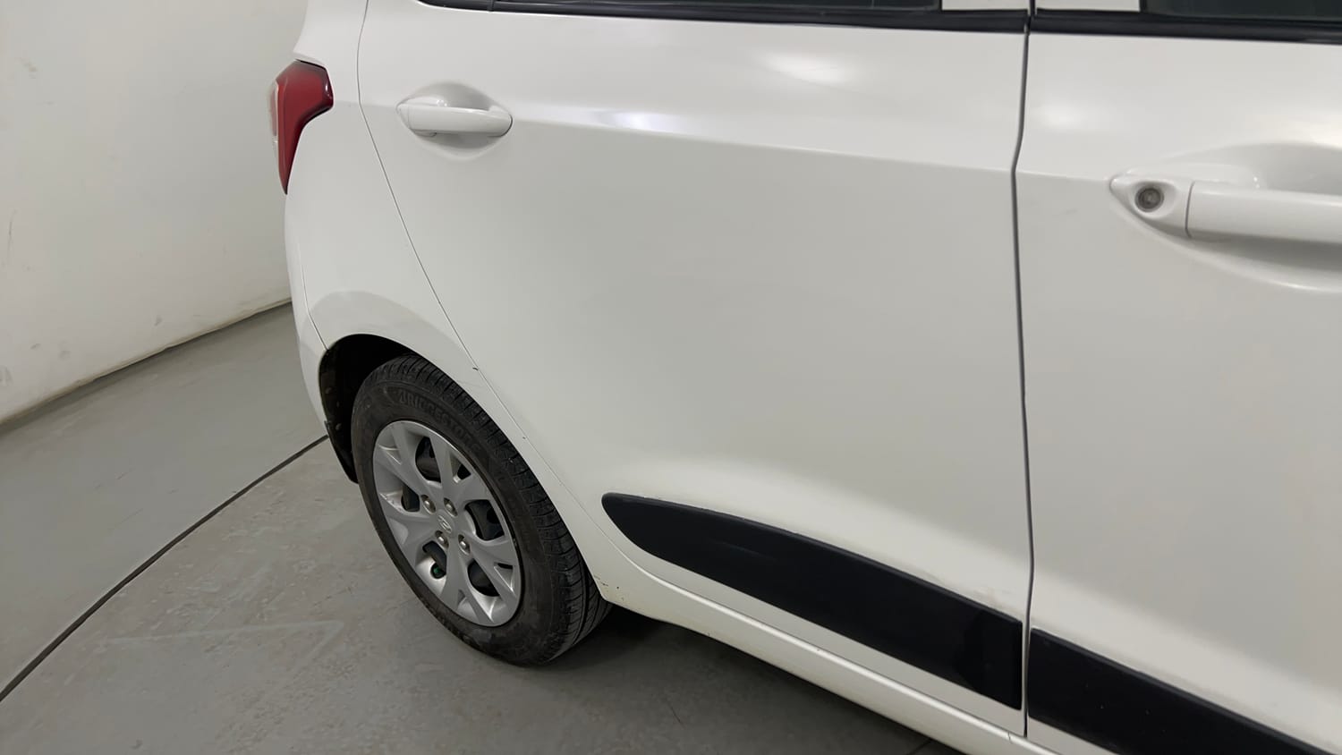 Used 2016 Hyundai Grand i10 Sportz 1.2 Kappa VTVT Petrol Manual dents MINOR SCRATCH