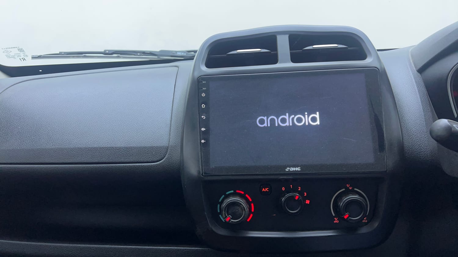 Used 2017 Renault Kwid RXL Petrol Manual interior MUSIC SYSTEM & AC CONTROL VIEW