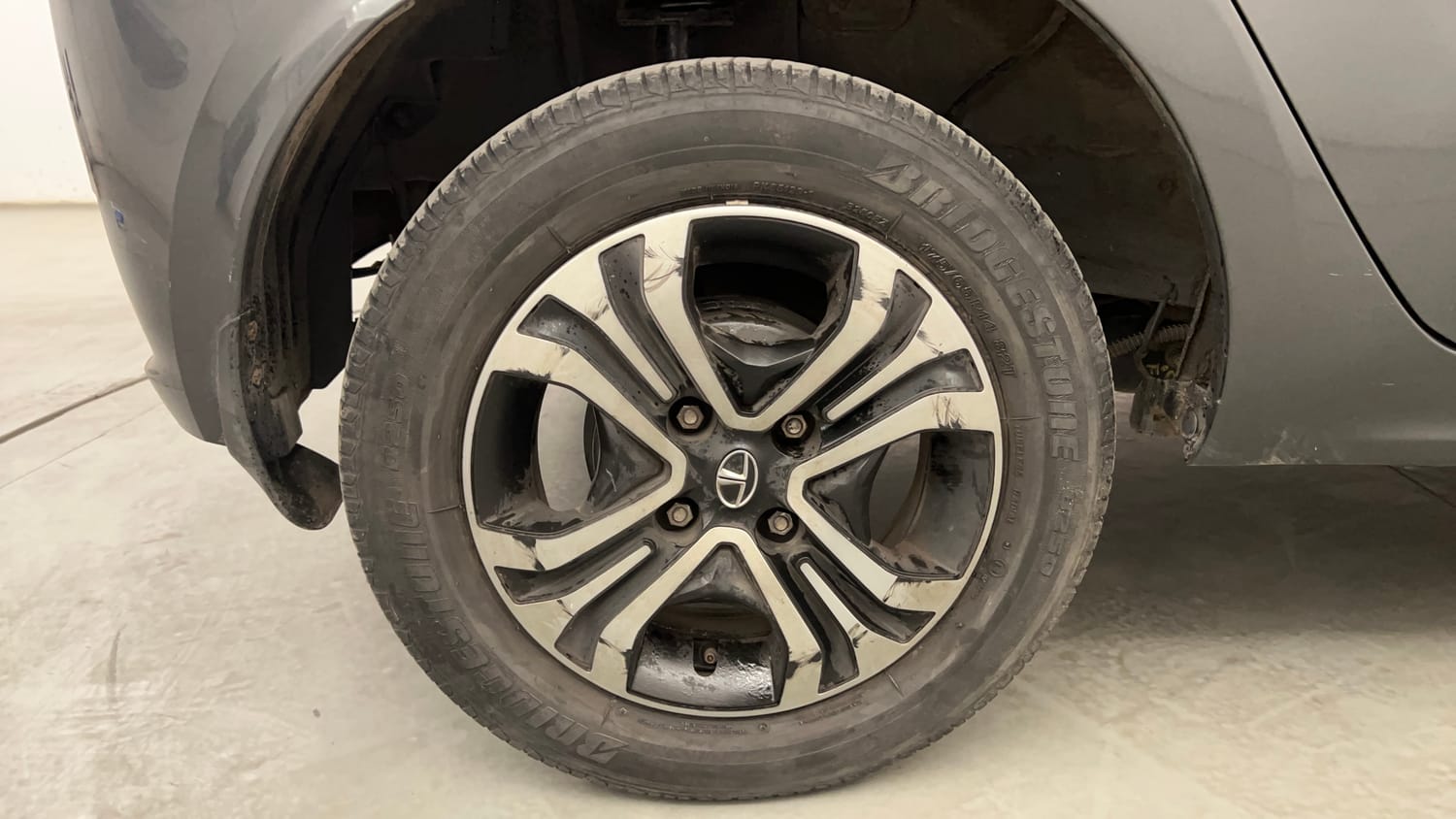 Used 2022 Tata Tiago XZ Plus CNG Cng Manual tyres RIGHT REAR TYRE RIM VIEW
