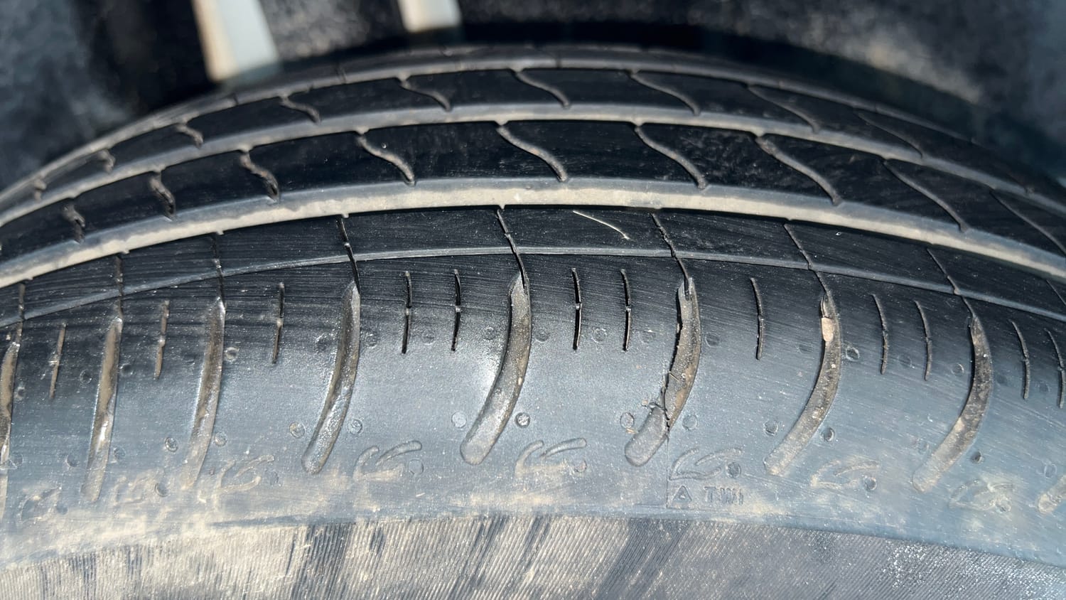 Used 2025 Maruti Suzuki Swift LXi Petrol Manual tyres RIGHT REAR TYRE TREAD VIEW