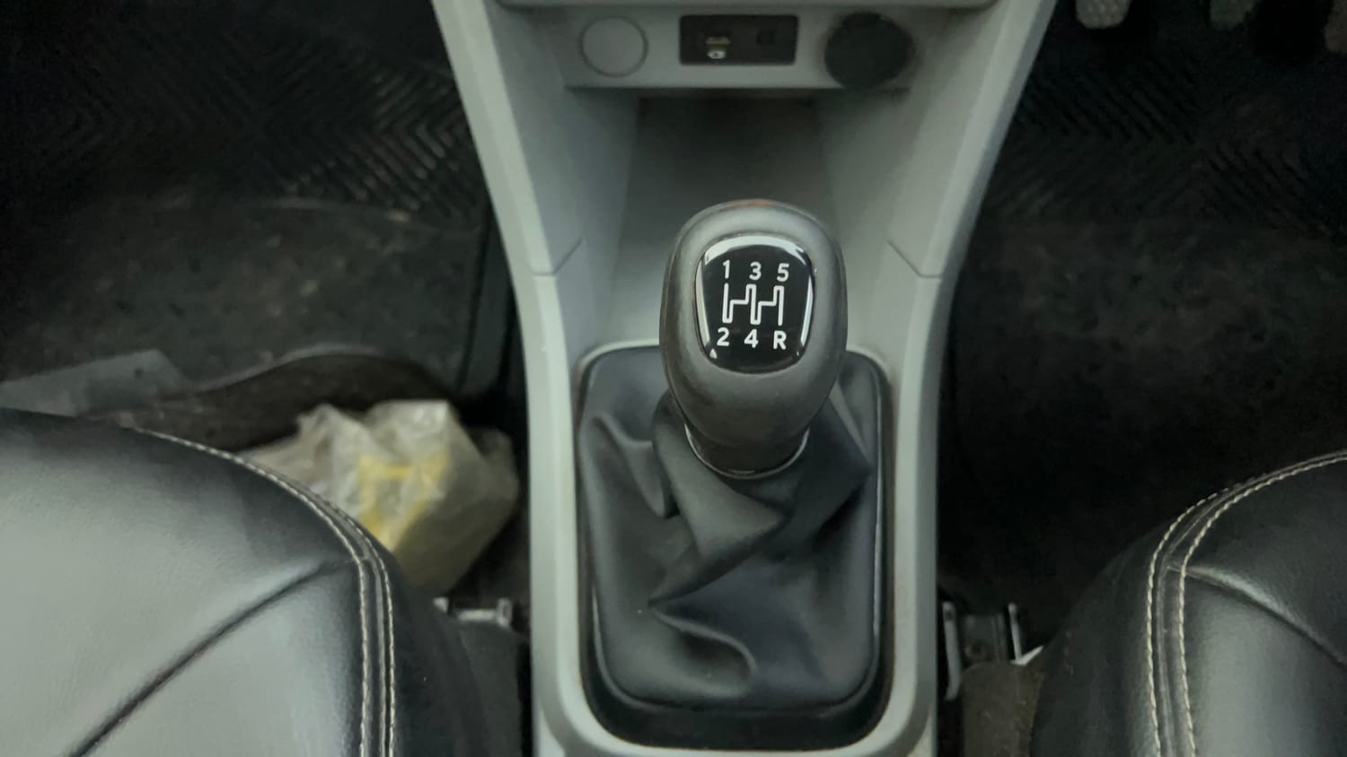 Used 2022 Tata Tiago XT CNG Cng Manual interior GEAR  KNOB VIEW