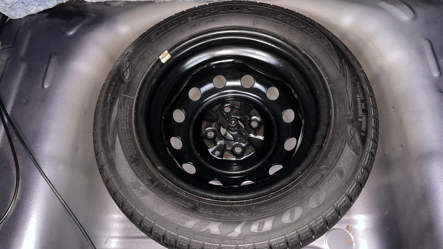 Used 2014 Hyundai Eon Magna Petrol Manual tyres SPARE TYRE VIEW